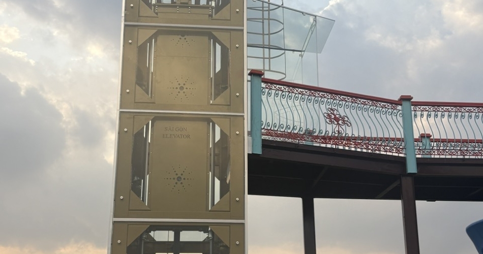 Thang máy tải khách 1000kg, 5 điểm dừng, ngoài trời